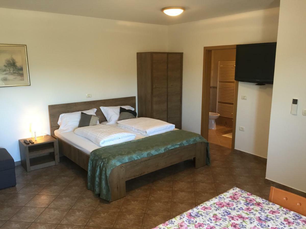 Apartma Valmarin Apartment Spodnje Skofije Екстериор снимка