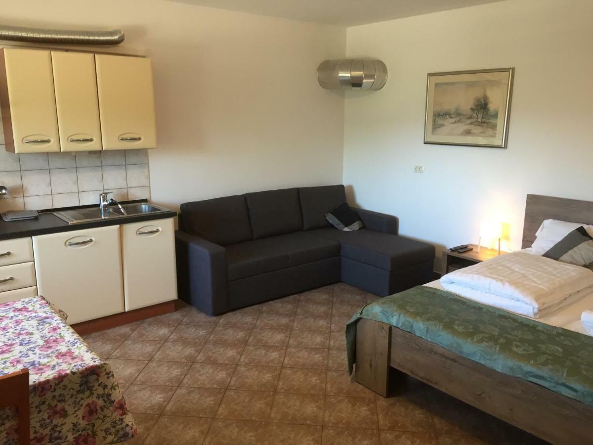 Apartma Valmarin Apartment Spodnje Skofije Екстериор снимка