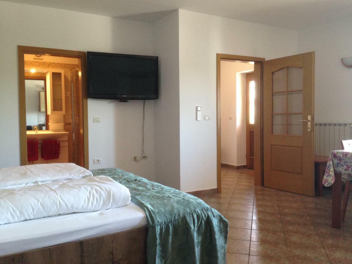 Apartma Valmarin Apartment Spodnje Skofije Екстериор снимка